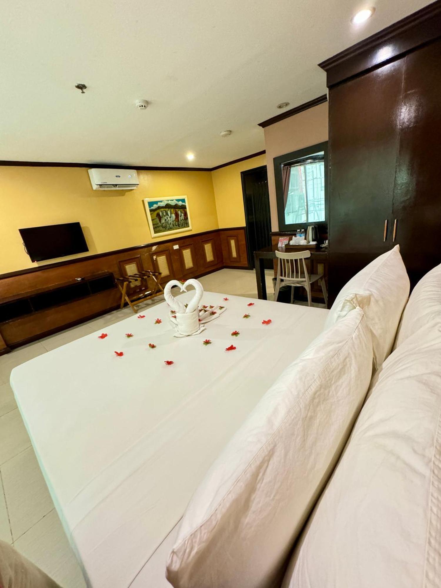 Hotel Red Coco De Boracay 3*