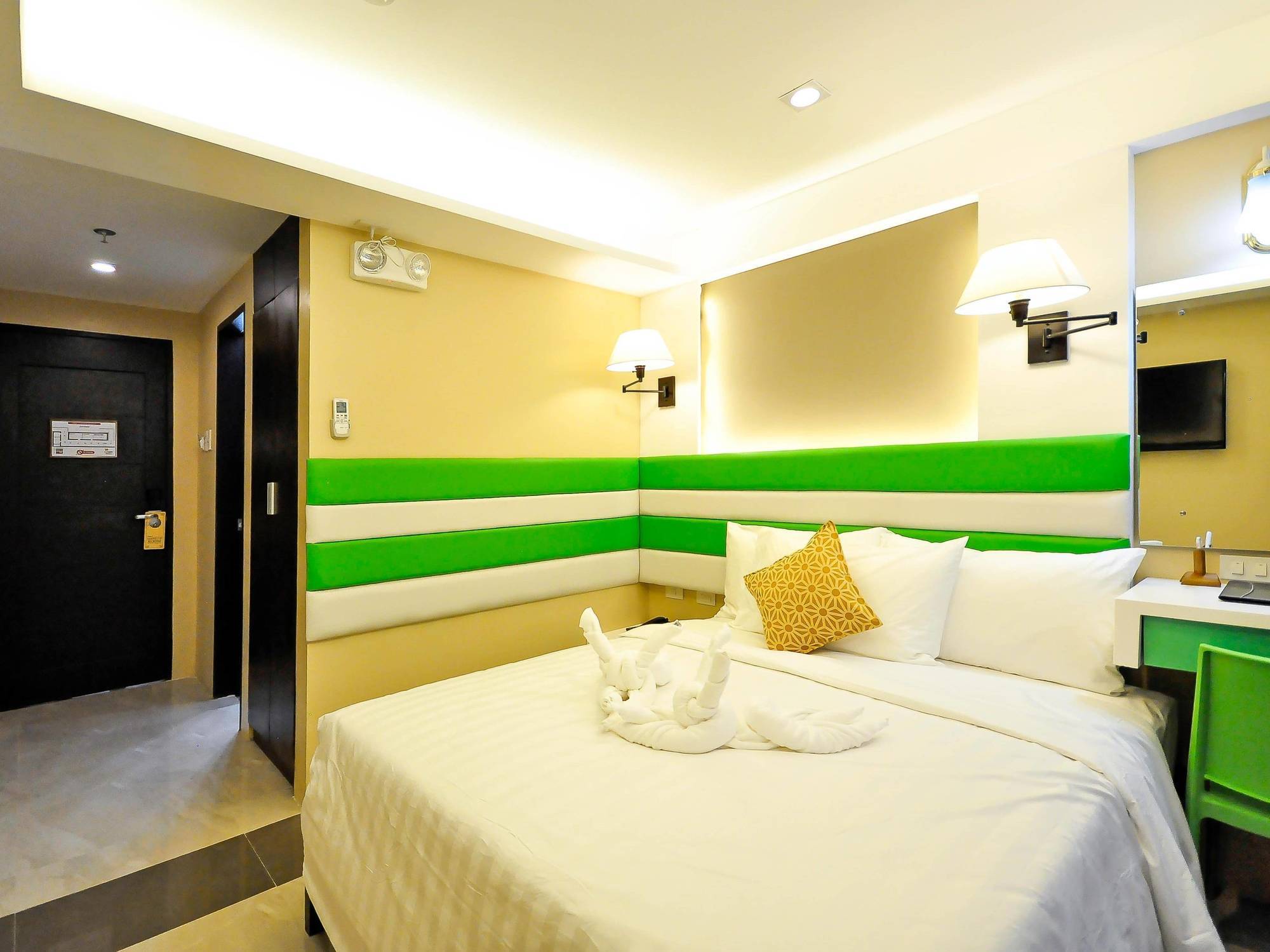 Hotel Red Coco De Boracay 3*
