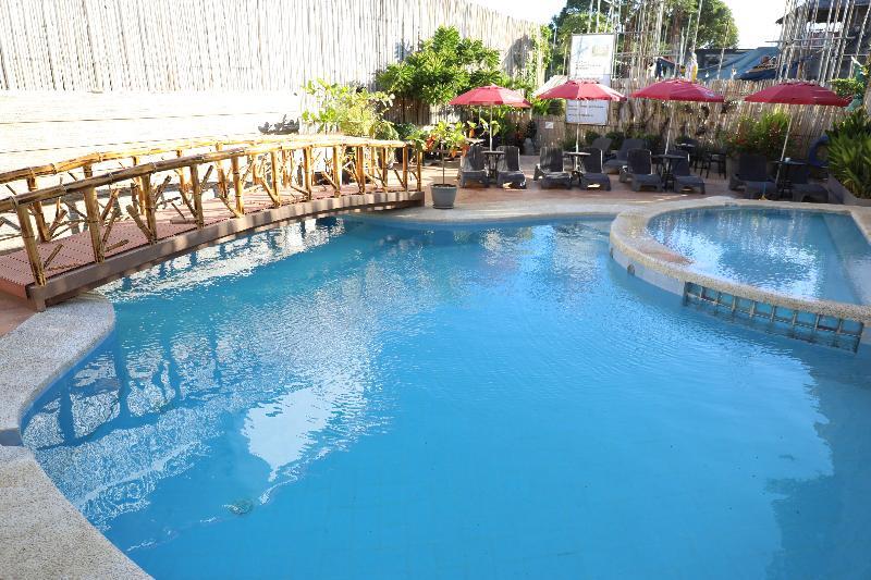 Hotel Red Coco De Boracay 3*